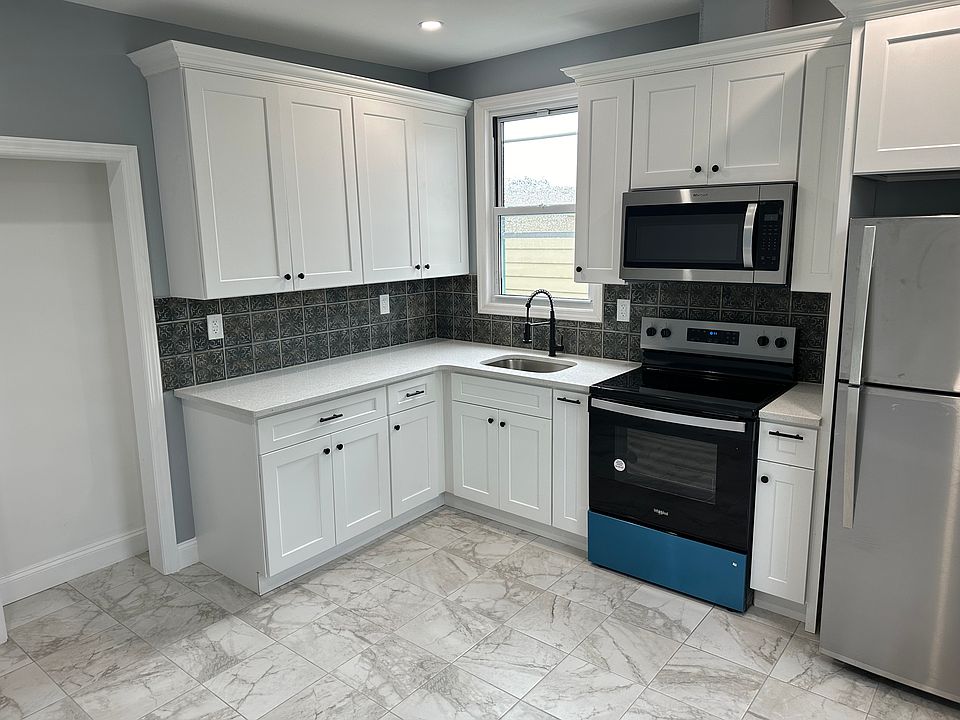 1st image of 39 W Lincoln Ave APT 3