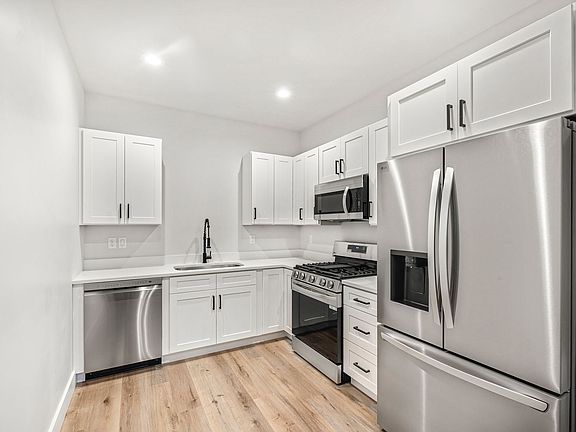 4th image of 229 Camas Dr