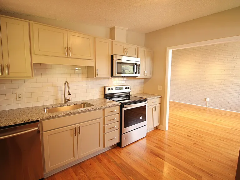 519 Bashford Rd — Photo 9