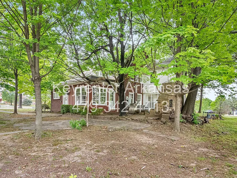 255 W Lawson St — Photo 28