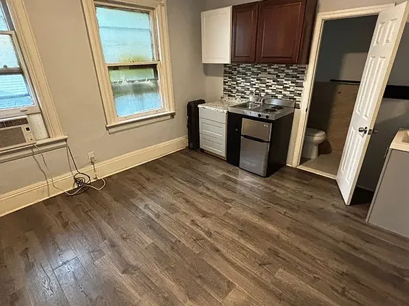 290 East 16th Street image 1 of 6