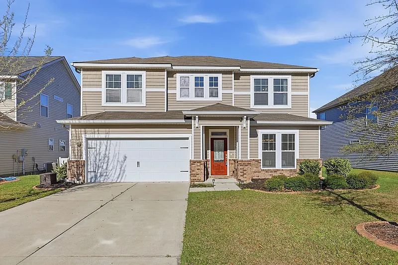 4 bed, 2.5 bath, 2601 sqft, $2,800 — Photo 2