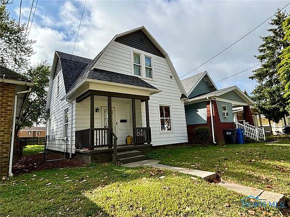 3rd image of 804 Earl St