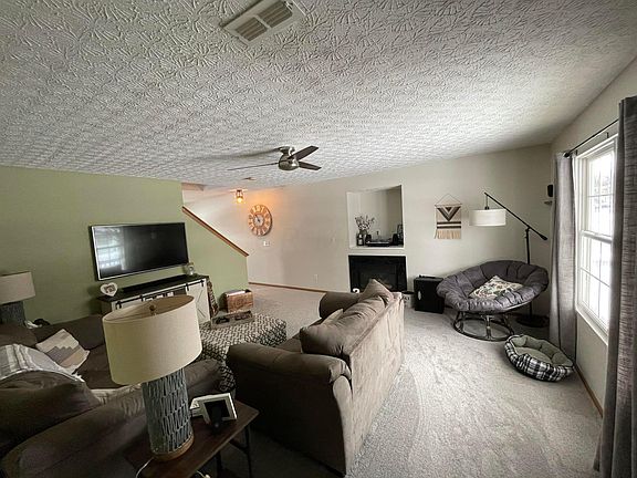 4th image of 1107 Lake Forest Dr