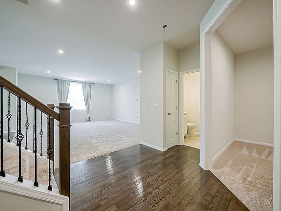 2nd image of 1582 Beachwood Dr