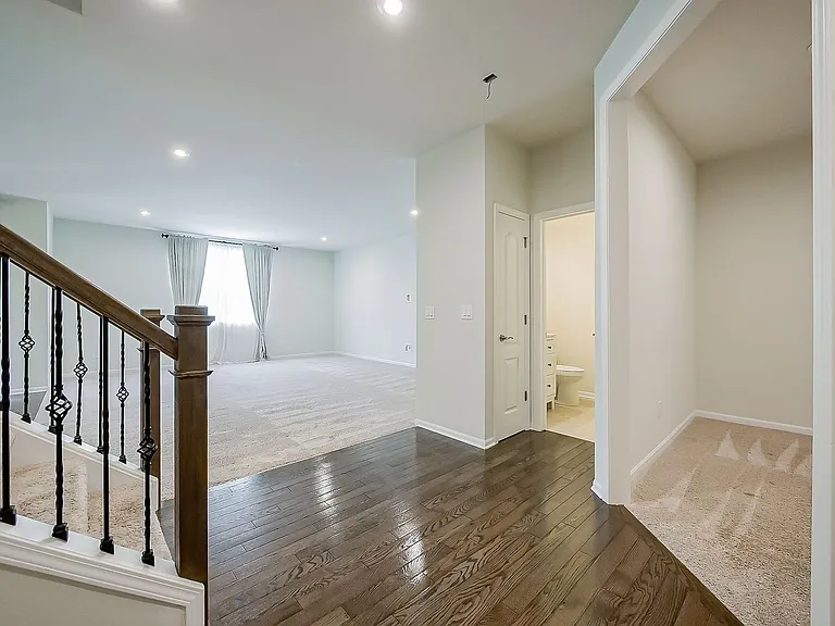 1582 Beachwood Dr — Photo 2