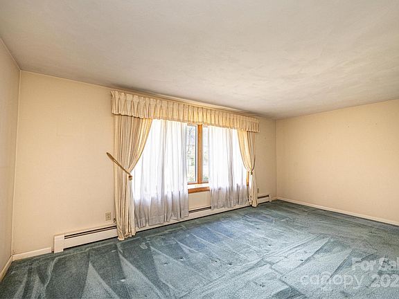 5th image of 800 23rd Ave NE