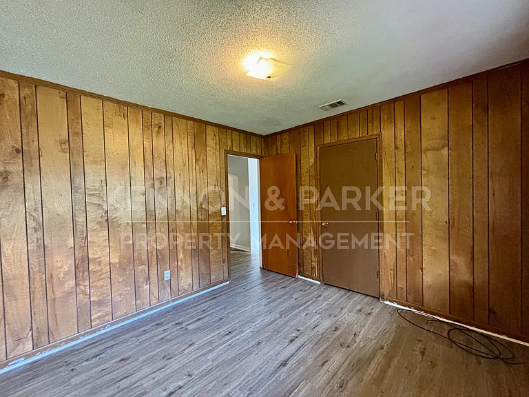 8001 Twin Chapel Dr — Photo 11