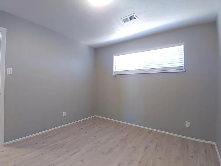 Contemporary, Loaded 2 Bed 2 Bath Apartment on Conchas Park — Photo 32