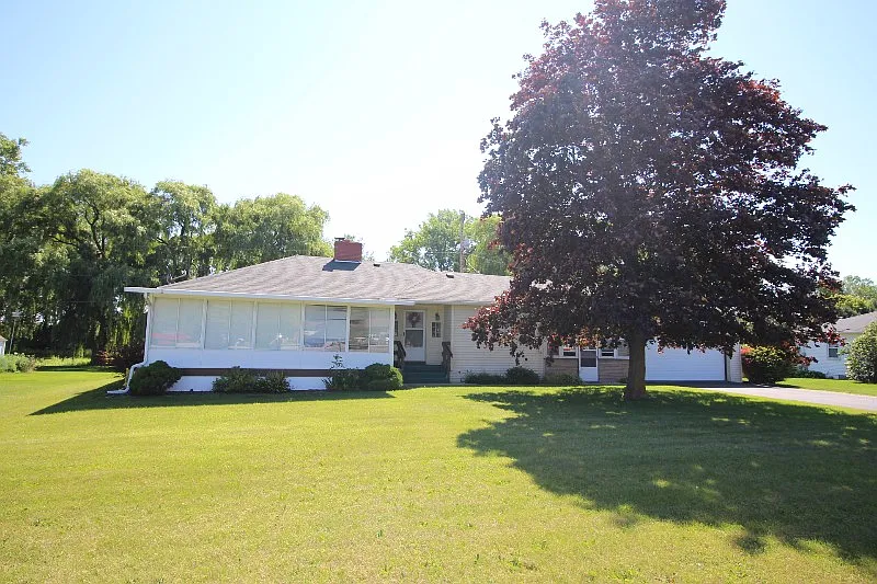 1912 N Huron Rd photo 1