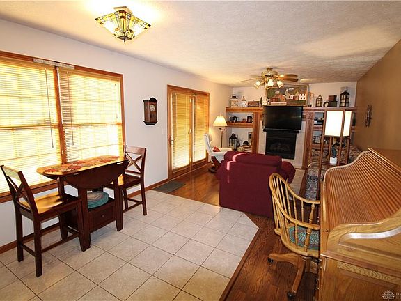 5th image of 945 Golden Beech Dr