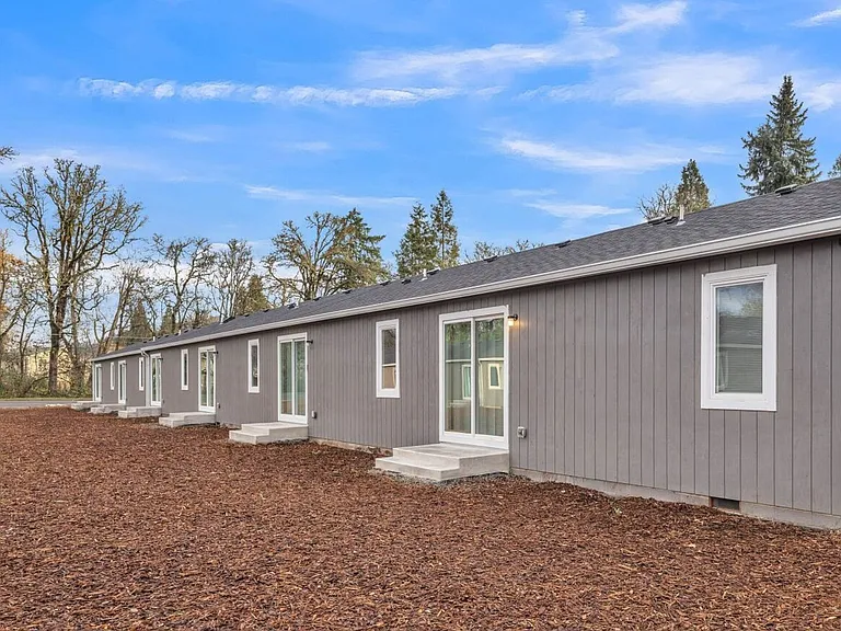 555 N. River Rd. — Photo 34