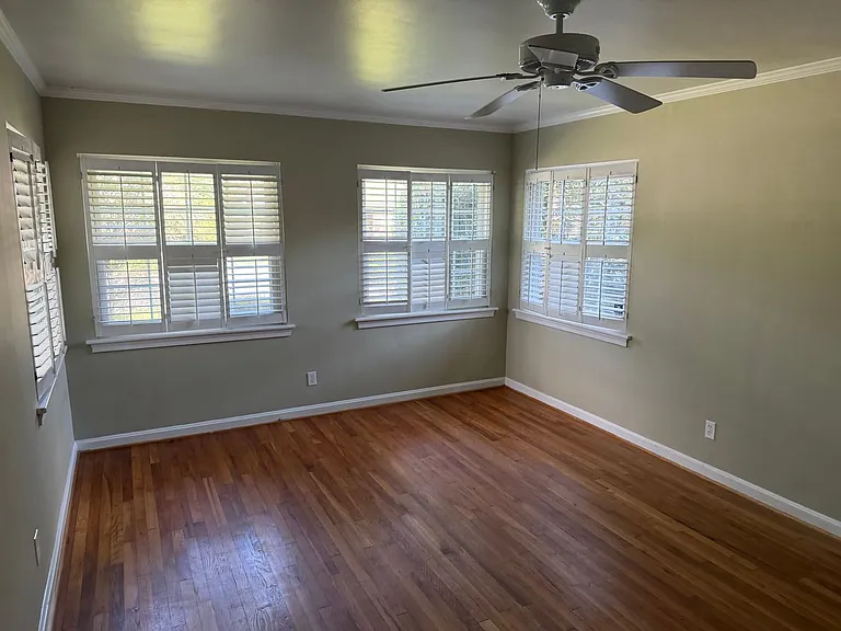349 Oxford Dr — Photo 2