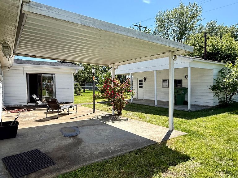 Listing photo 5