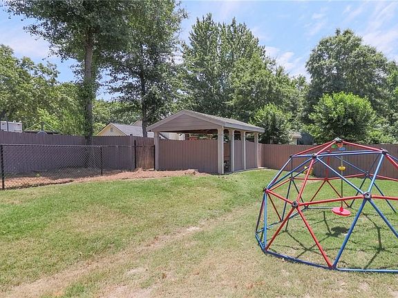 4th image of 4512 Lakewood Park Dr
