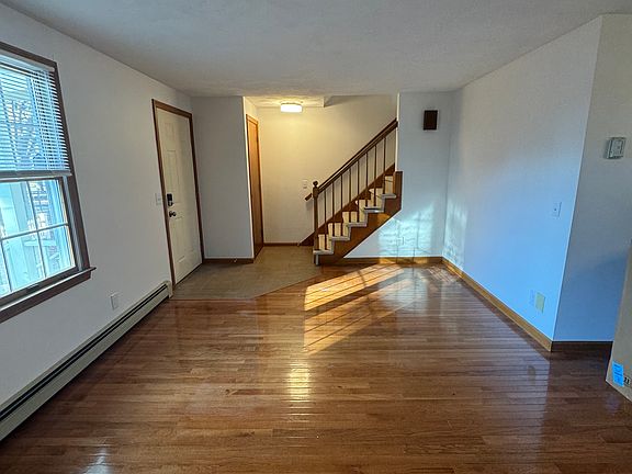 5th image of 920 Roger Williams Ave