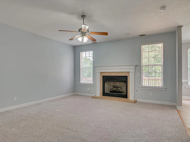 158 Kenilworth Dr — Photo 7