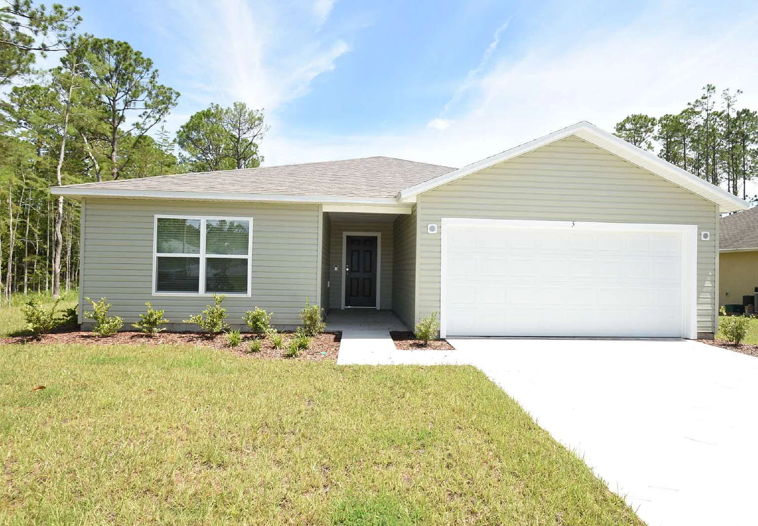 4 bed, 2.0 bath, 1876 sqft, $2,200 — Photo 1