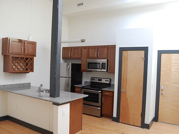 3rd image of 121 W Washington St #210