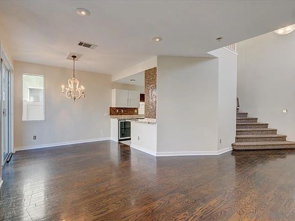 3rd image of 31 Estero Pointe