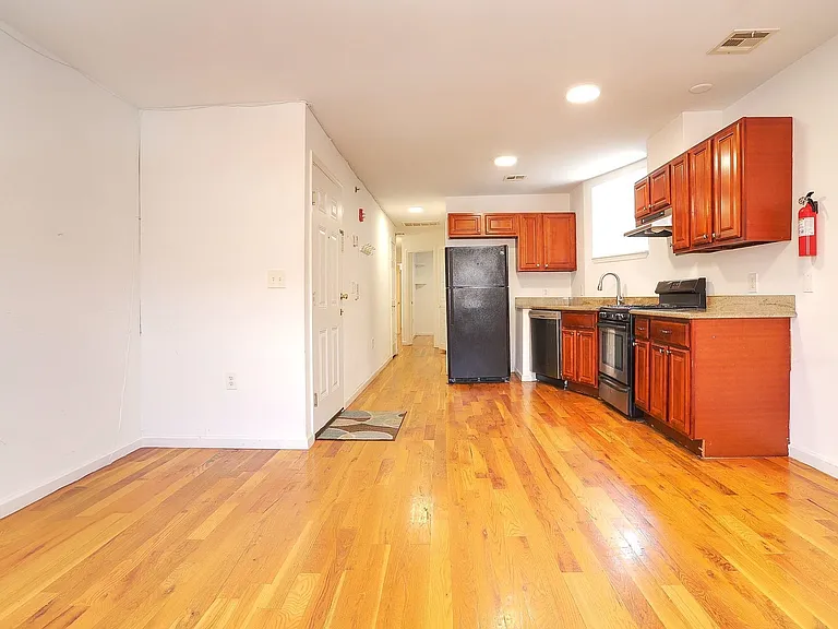 236 Van Horne St #3B — Photo 6