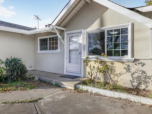 4th image of 220 Teddy Dr