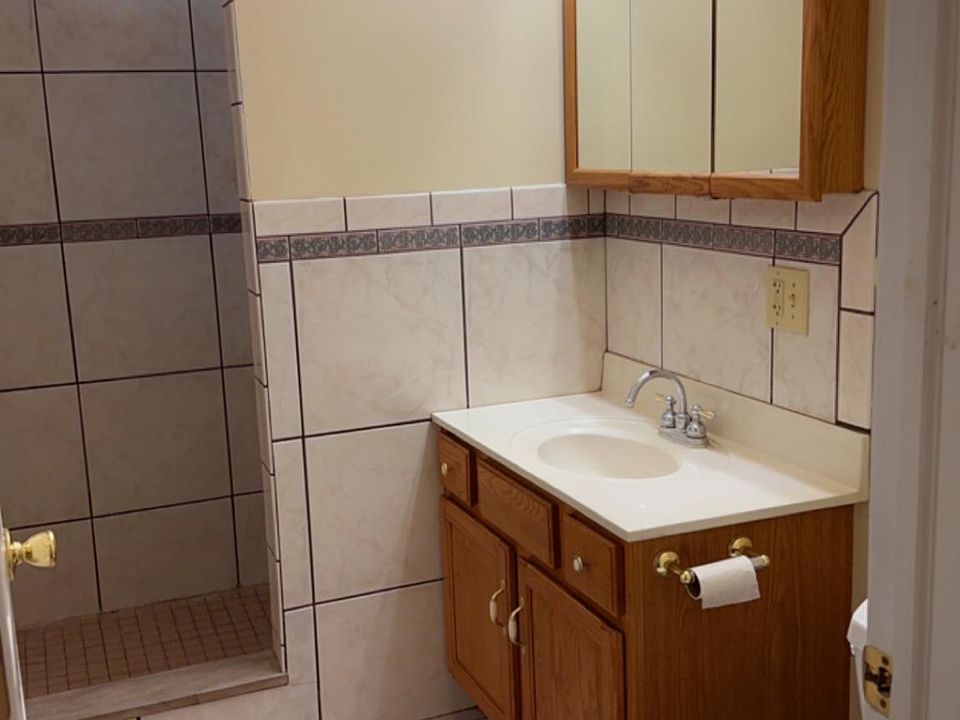 1st image of 221 Howard St #3