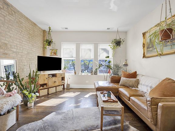 5th image of 2440 N Kilbourn Ave #2