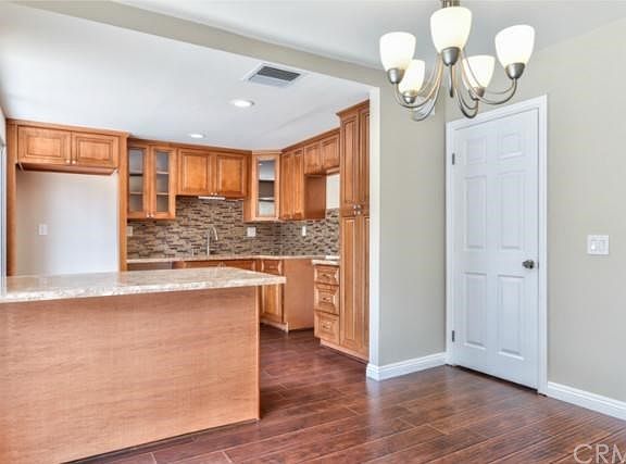 3rd image of 8709 Cedros Ave