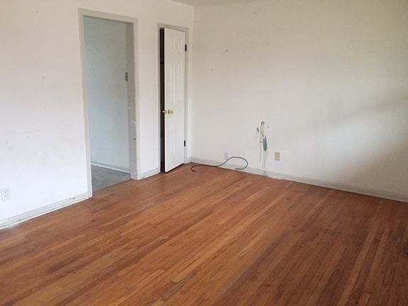 4th image of 1310 Bel Air Dr