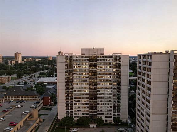 2nd image of 410 W 7th St #2026