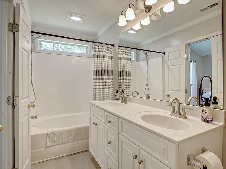 136 Red Bird Ln — Photo 8