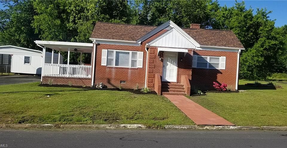 1st image of 207 Greenwood St