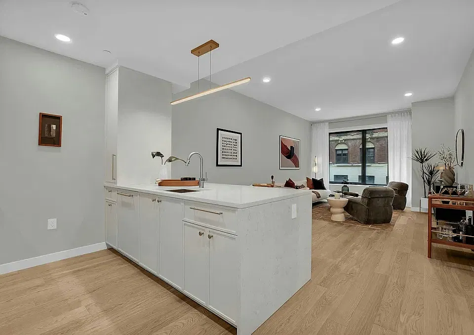 18 W 55th St #6B