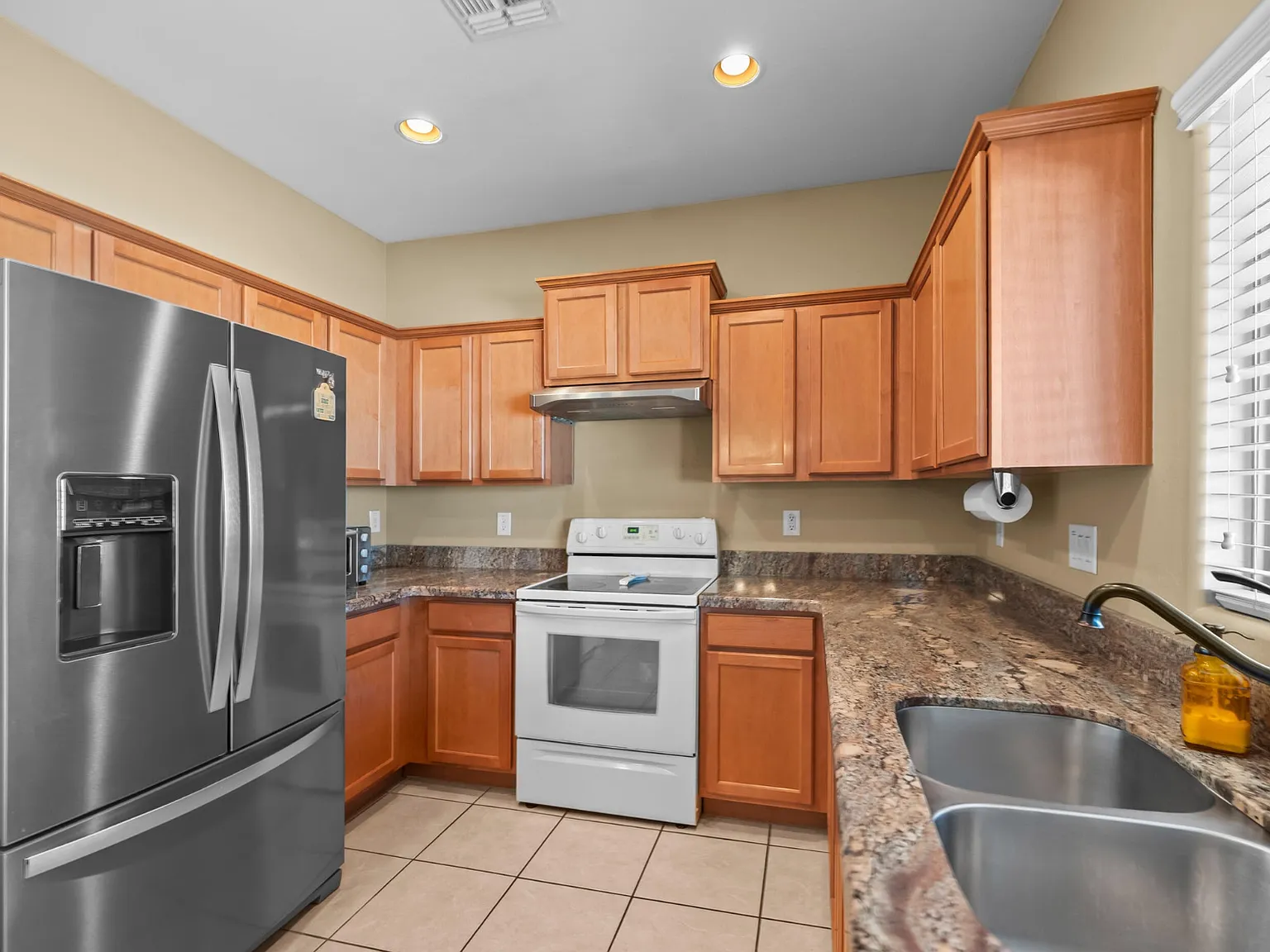 3 bed, 1772 sqft, $2,350 — Photo 2