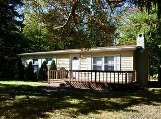 9428 Juniper Dr, Tobyhanna, PA 18466