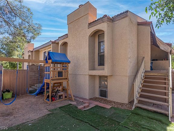 5th image of 1304 Capri Dr APT A