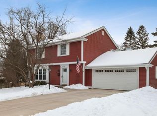 W52N841 Castle Ct, Cedarburg, WI 53012