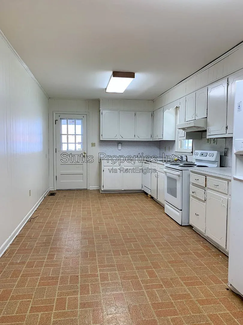 3 bed, 2.0 bath, $1,350 — Photo 4