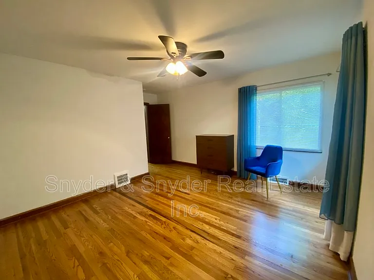 1093 N Main St — Photo 13