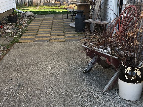 5th image of 226 Prospect St