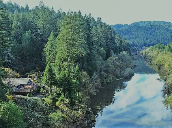 19383 Redwood Dr, Monte Rio, CA 95462