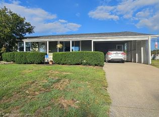 1015 Easy St, Palmyra, MO 63461