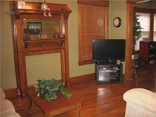 3rd image of 4014 Holly St