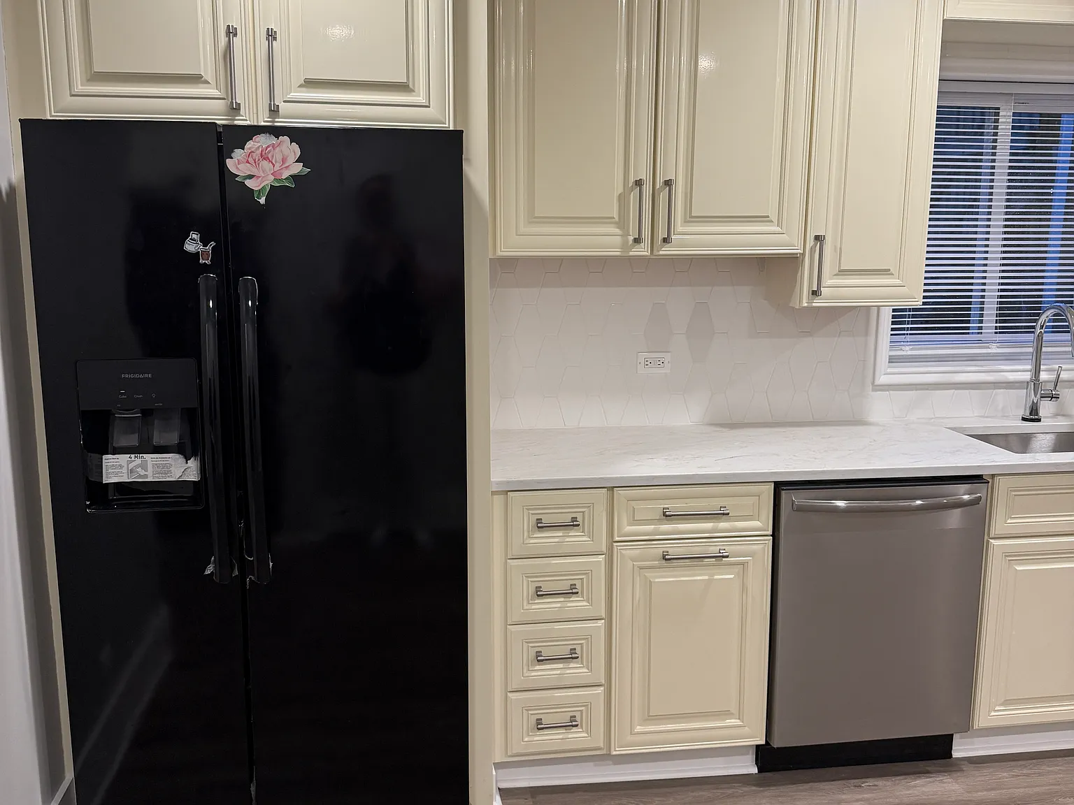 3 bed, 1750 sqft, $3,995 — Photo 4