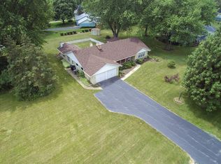 9 W Pleasantview Dr, Oswego, IL 60543