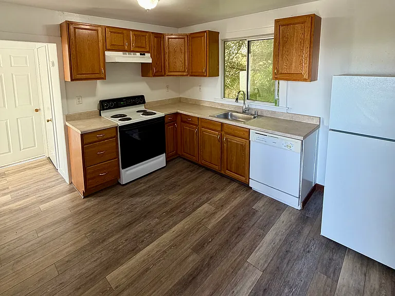 33 Shasta Ln #B — Photo 3