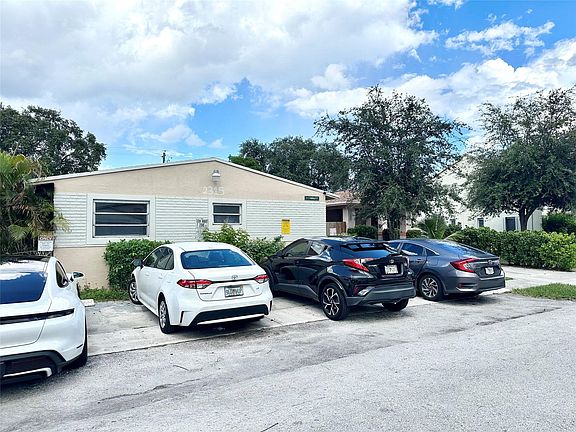 4th image of 2315 Farragut Street