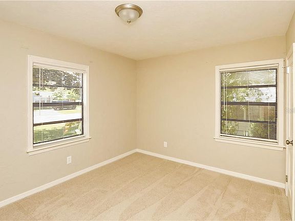 3rd image of 530 39th Ave NE