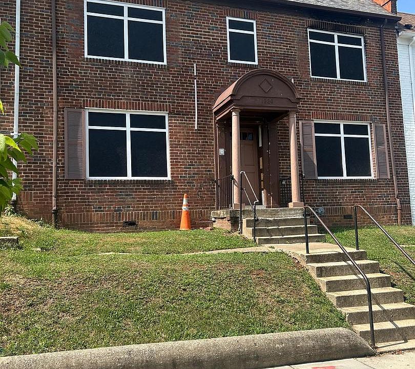 1st image of 1239 Meigs Pl NE